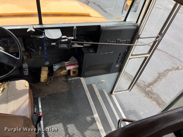 image for item LG9166 1997 International 3800  school bus