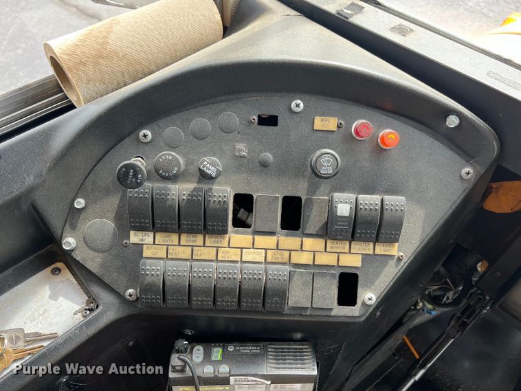 image for item LG9166 1997 International 3800  school bus