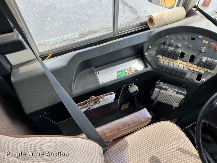 image for item LG9166 1997 International 3800  school bus