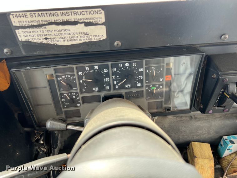 image for item LG9166 1997 International 3800  school bus