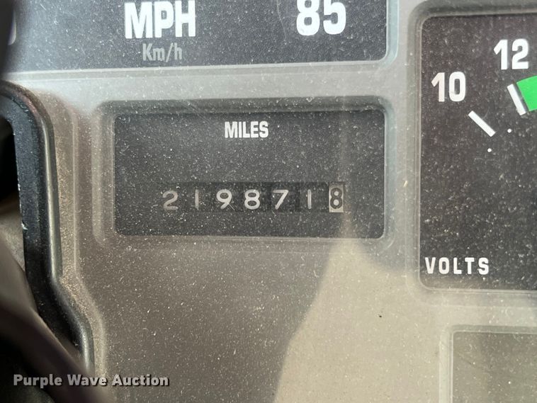 image for item LG9166 1997 International 3800  school bus