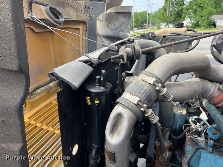 image for item LG9166 1997 International 3800  school bus