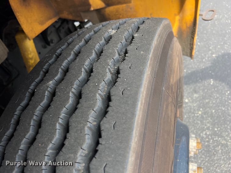 image for item LG9166 1997 International 3800  school bus