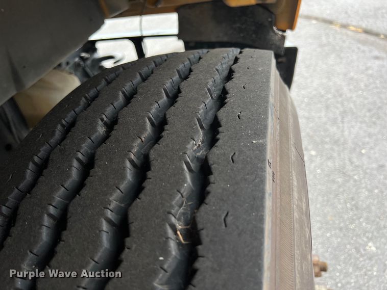 image for item LG9166 1997 International 3800  school bus