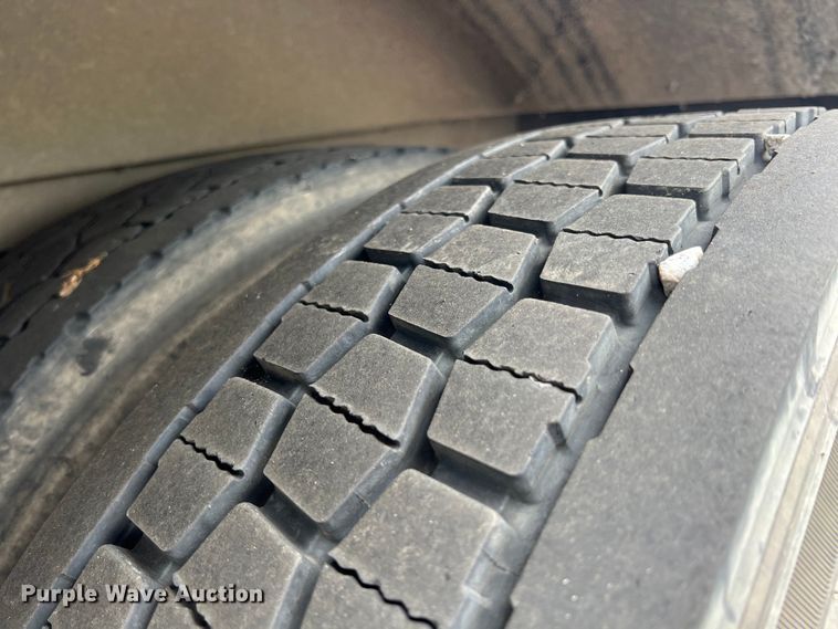 image for item LG9166 1997 International 3800  school bus