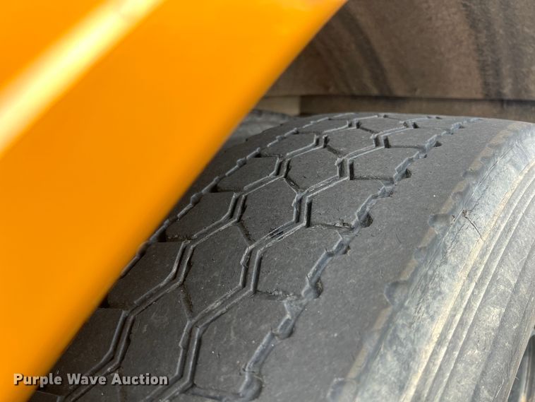 image for item LG9166 1997 International 3800  school bus