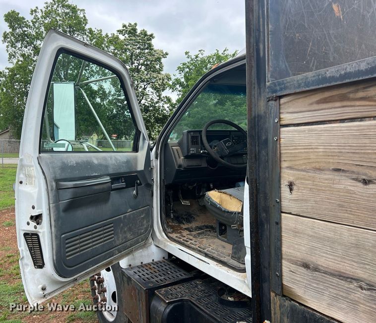 image for item LG9183 2000 Chevrolet C7  dump flatbed truck