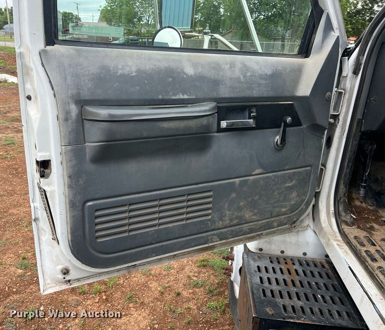 image for item LG9183 2000 Chevrolet C7  dump flatbed truck