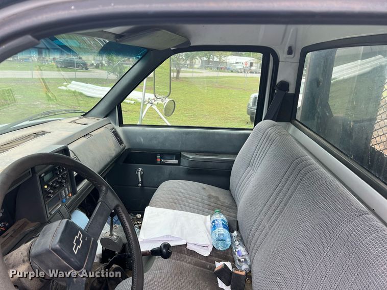 image for item LG9183 2000 Chevrolet C7  dump flatbed truck