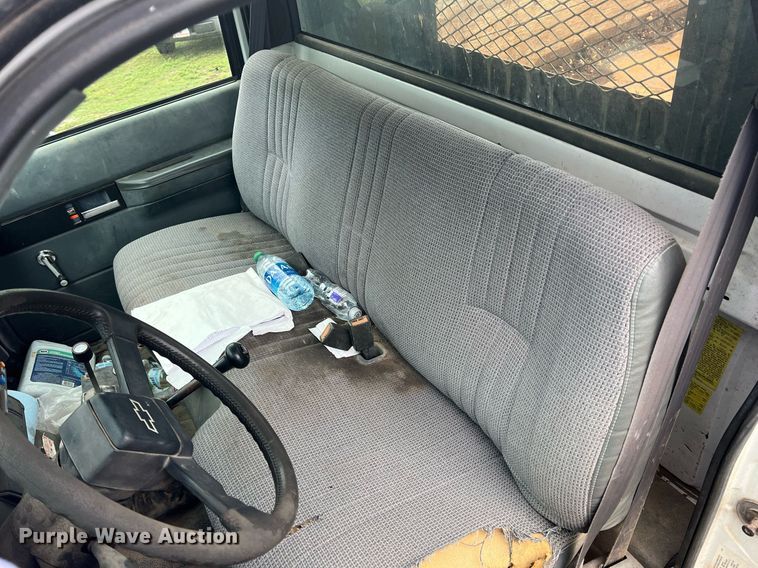 image for item LG9183 2000 Chevrolet C7  dump flatbed truck