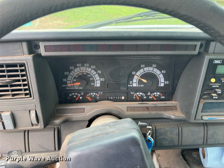 image for item LG9183 2000 Chevrolet C7  dump flatbed truck