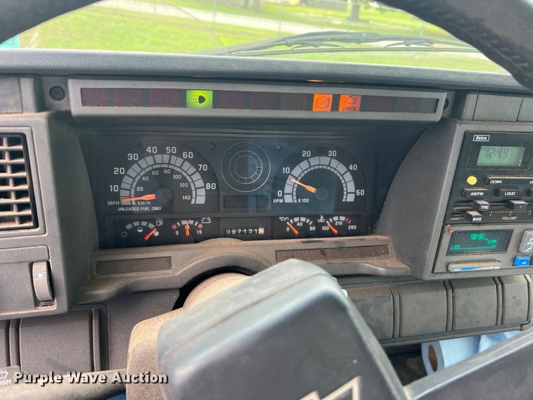 image for item LG9183 2000 Chevrolet C7  dump flatbed truck