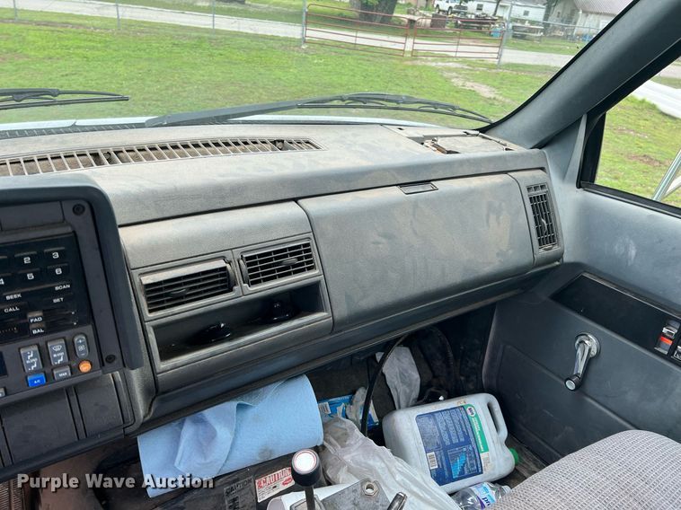 image for item LG9183 2000 Chevrolet C7  dump flatbed truck