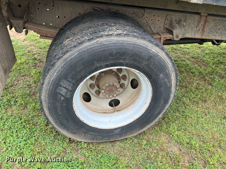 image for item LG9183 2000 Chevrolet C7  dump flatbed truck