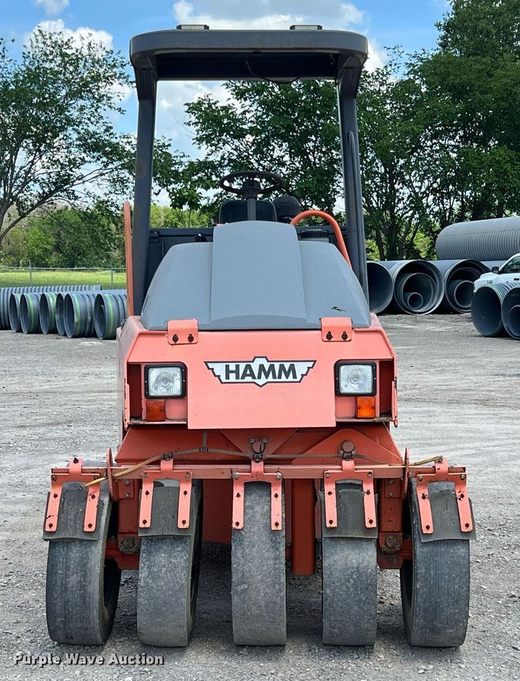 image for item LG9204 Hamm GRW6  pneumatic roller