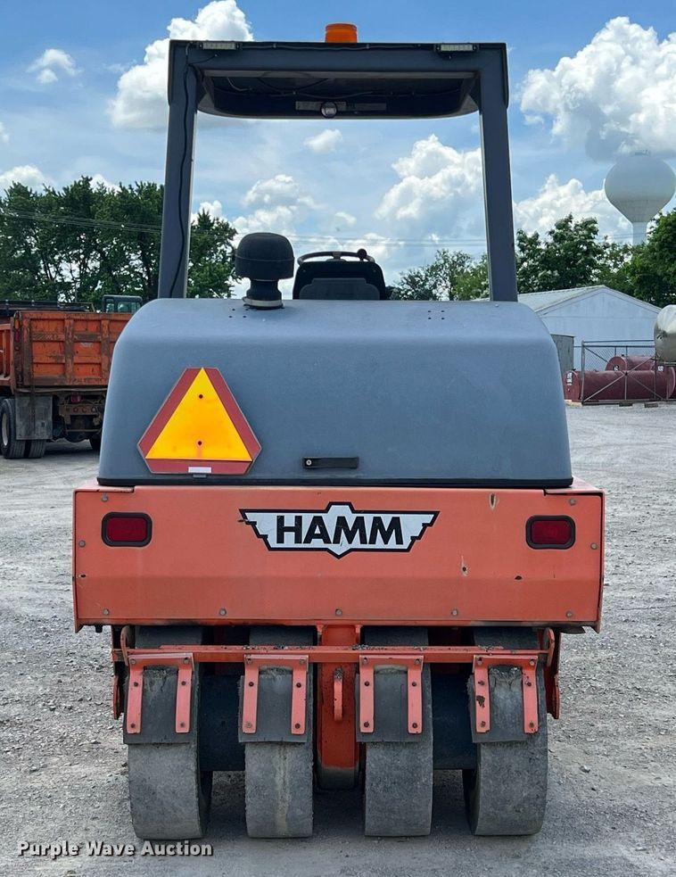 image for item LG9204 Hamm GRW6  pneumatic roller