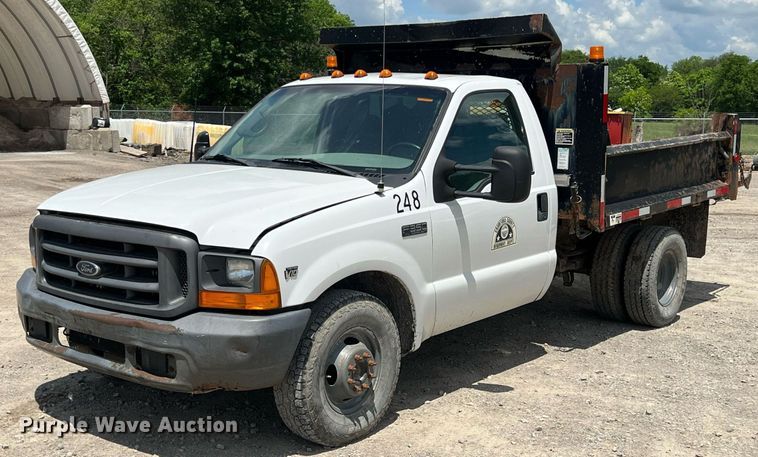 image for item LG9205 1999 Ford F350 Super Duty  dump flatbed pickup truck