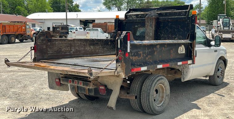 image for item LG9205 1999 Ford F350 Super Duty  dump flatbed pickup truck