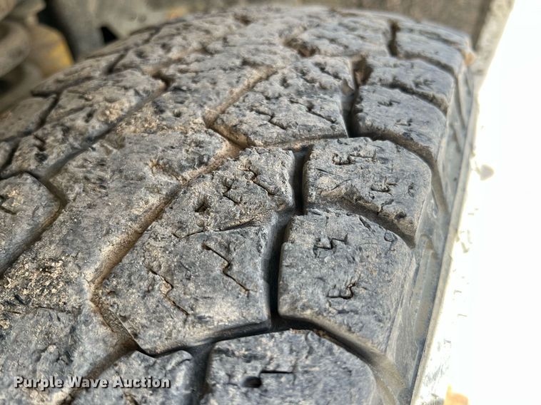 image for item LG9205 1999 Ford F350 Super Duty  dump flatbed pickup truck