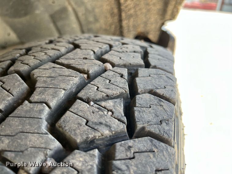 image for item LG9205 1999 Ford F350 Super Duty  dump flatbed pickup truck