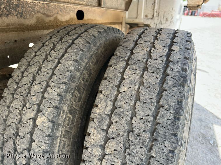 image for item LG9205 1999 Ford F350 Super Duty  dump flatbed pickup truck