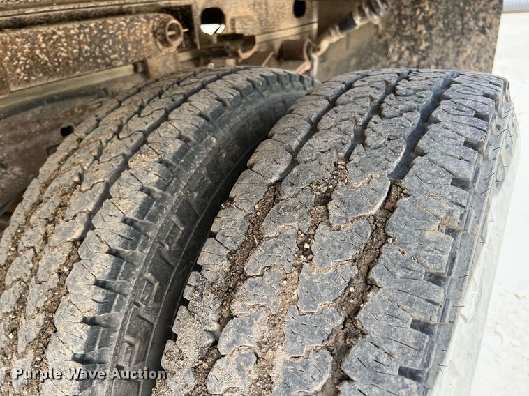 image for item LG9205 1999 Ford F350 Super Duty  dump flatbed pickup truck