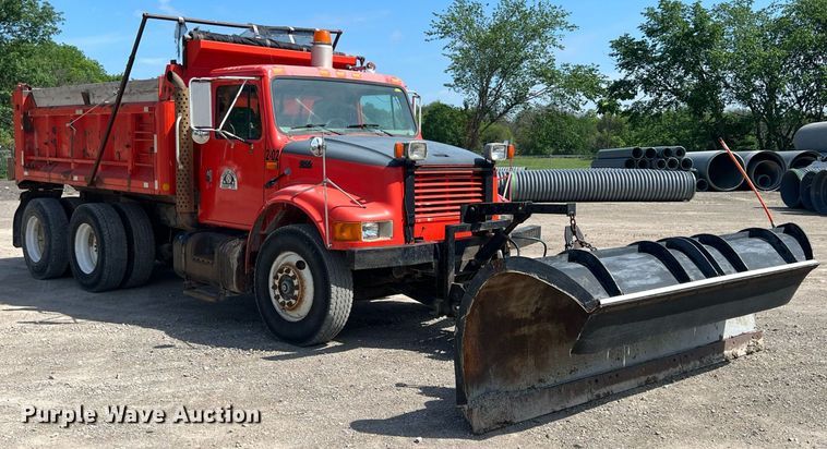 image for item LG9206 1997 International 4900  dump truck