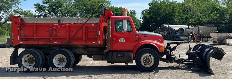 image for item LG9206 1997 International 4900  dump truck