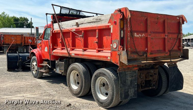 image for item LG9206 1997 International 4900  dump truck