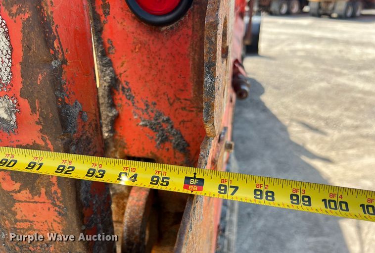 image for item LG9206 1997 International 4900  dump truck