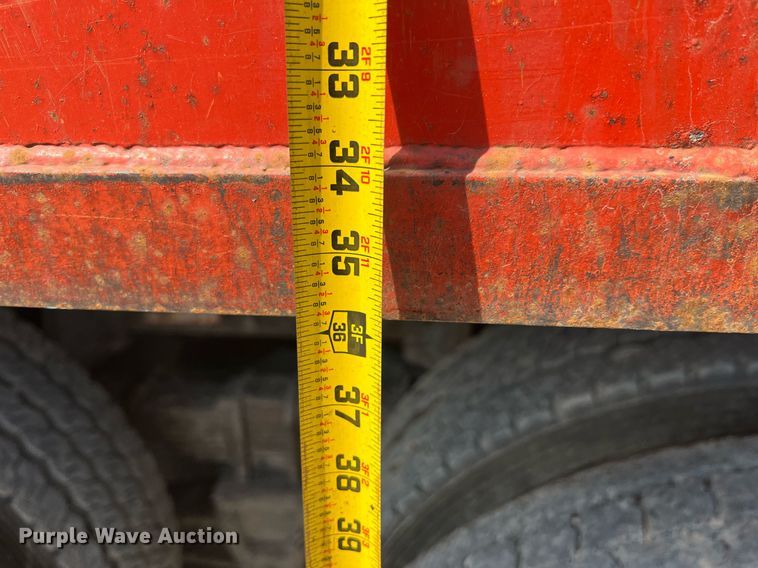 image for item LG9206 1997 International 4900  dump truck