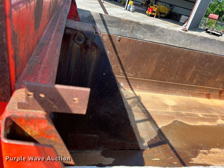 image for item LG9206 1997 International 4900  dump truck