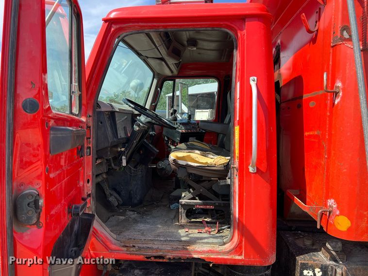 image for item LG9206 1997 International 4900  dump truck