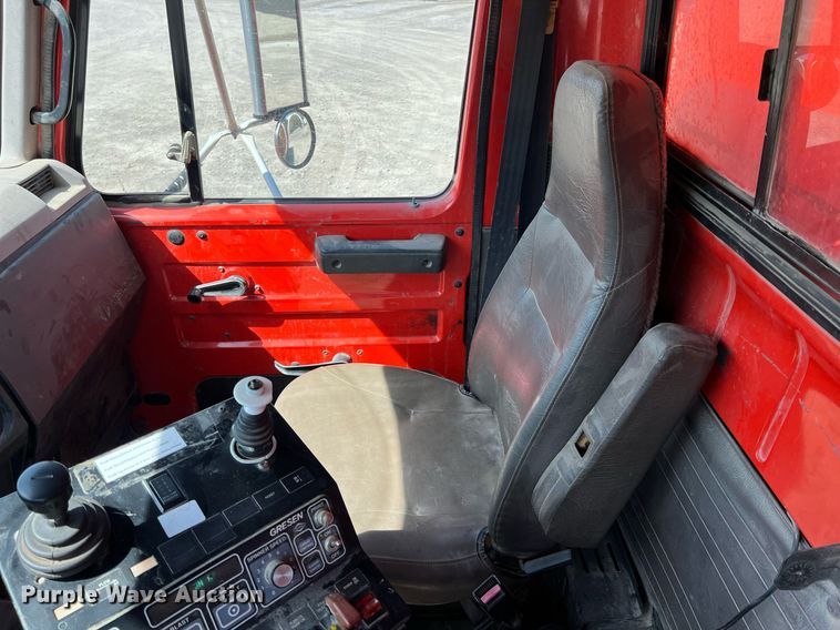 image for item LG9206 1997 International 4900  dump truck