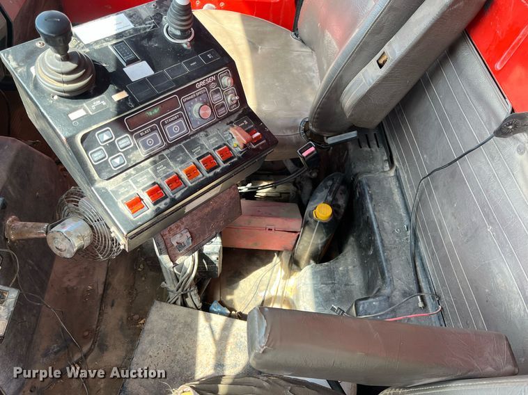 image for item LG9206 1997 International 4900  dump truck