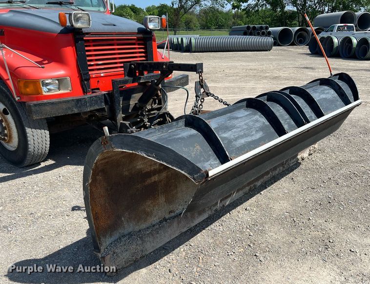 image for item LG9206 1997 International 4900  dump truck