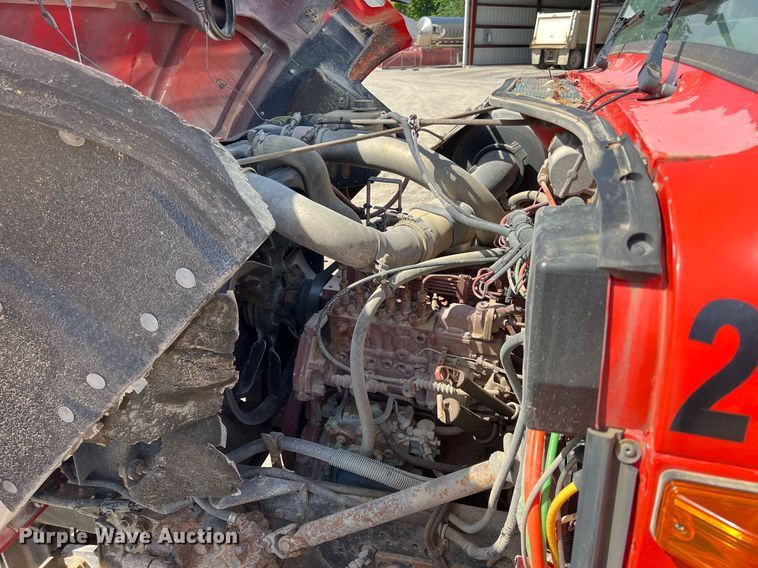 image for item LG9206 1997 International 4900  dump truck