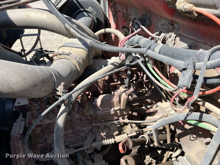 image for item LG9206 1997 International 4900  dump truck