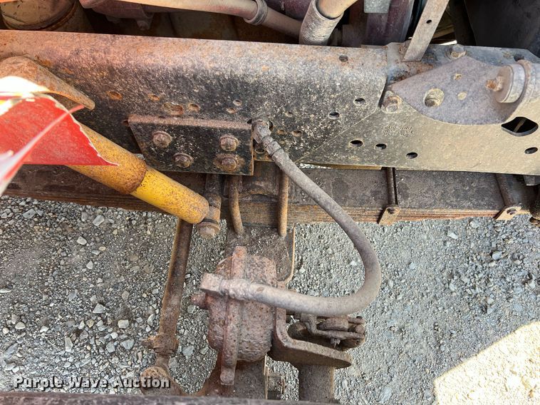 image for item LG9206 1997 International 4900  dump truck