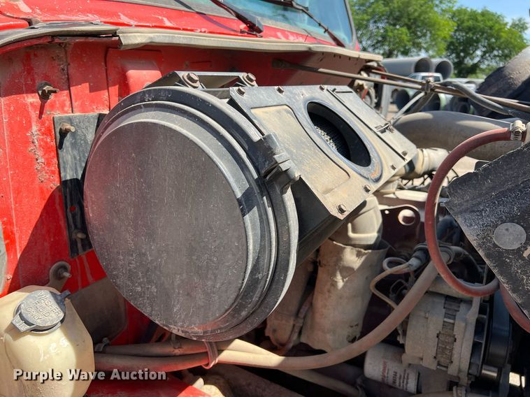 image for item LG9206 1997 International 4900  dump truck