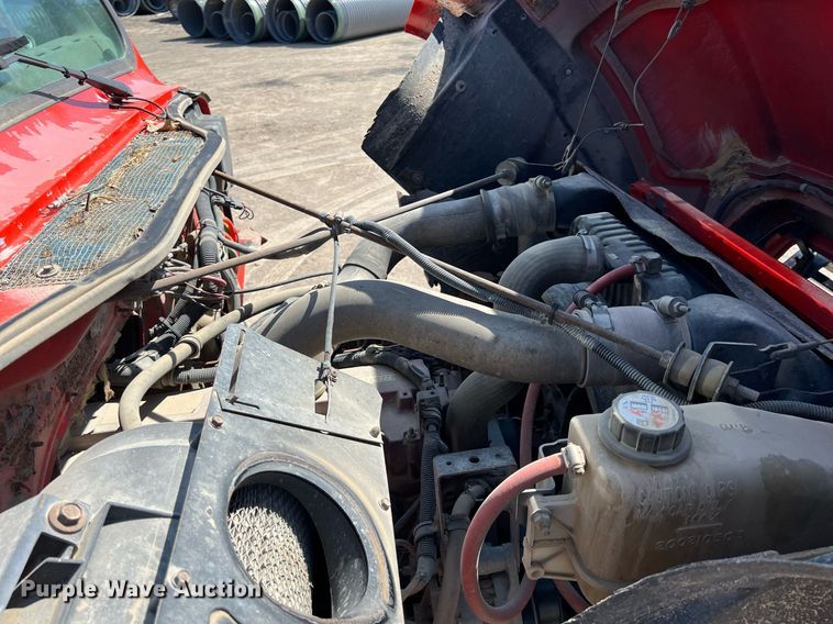 image for item LG9206 1997 International 4900  dump truck