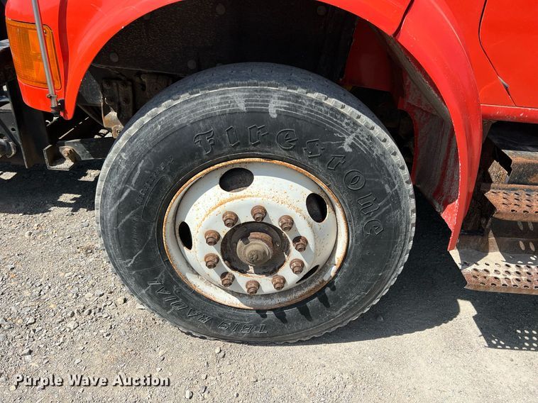 image for item LG9206 1997 International 4900  dump truck