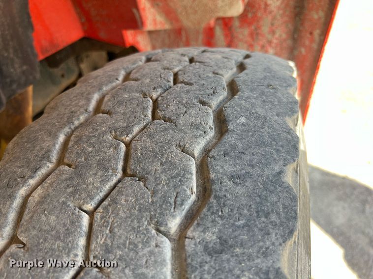 image for item LG9206 1997 International 4900  dump truck