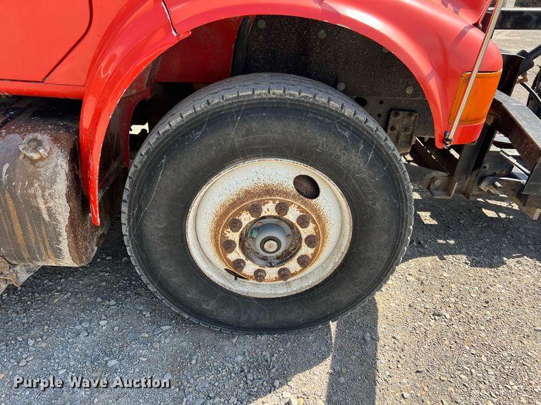 image for item LG9206 1997 International 4900  dump truck