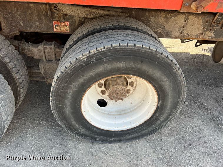 image for item LG9206 1997 International 4900  dump truck