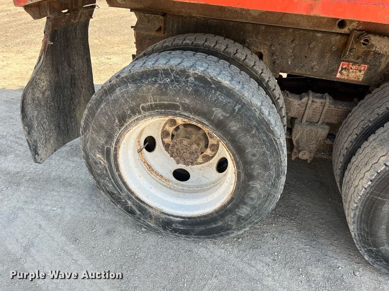 image for item LG9206 1997 International 4900  dump truck