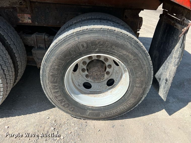 image for item LG9206 1997 International 4900  dump truck