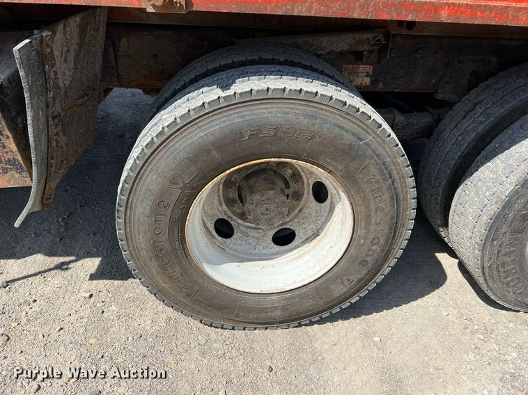 image for item LG9206 1997 International 4900  dump truck