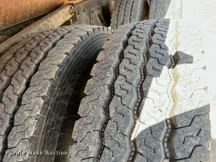 image for item LG9206 1997 International 4900  dump truck