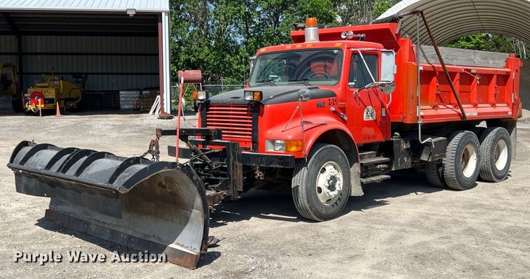 image for item LG9207 1997 International 4900  dump truck